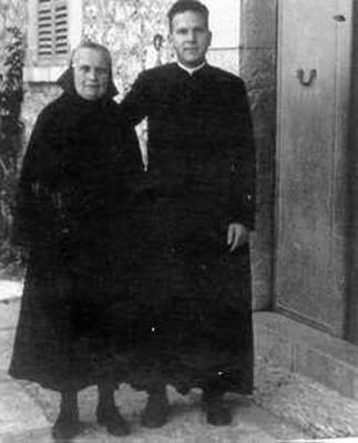 Jaime Boent mit seiner Mutter